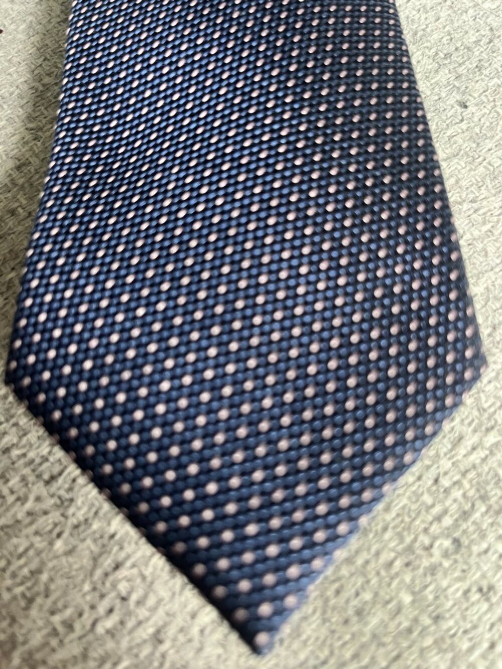 Men's Classic Tie.   Blue with dots.  NEW with tags.   Retail:$49+tax